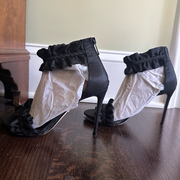 Sam Edelman Black Ruffle Heels - Picture 3 of 5